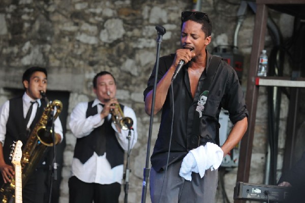 Black Joe Lewis and the Honeybears at Stubb's BarBQ
