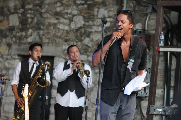 Black Joe Lewis and the Honeybears at Stubb's BarBQ