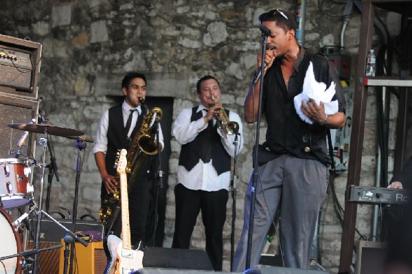 Black Joe Lewis and the Honeybears at Stubb's BarBQ