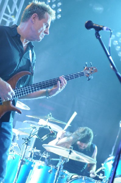 Them Crooked Vultures at Stubb's BarBQ, Austin, Texas - 10/01/09