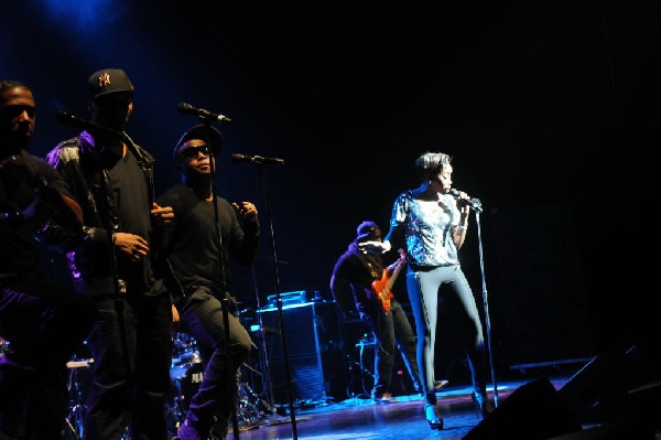 Estelle at the Bass Concert Hall