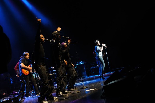 Estelle at the Bass Concert Hall