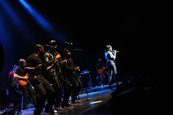 Estelle at the Bass Concert Hall