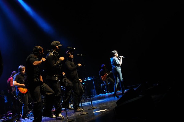 Estelle at the Bass Concert Hall