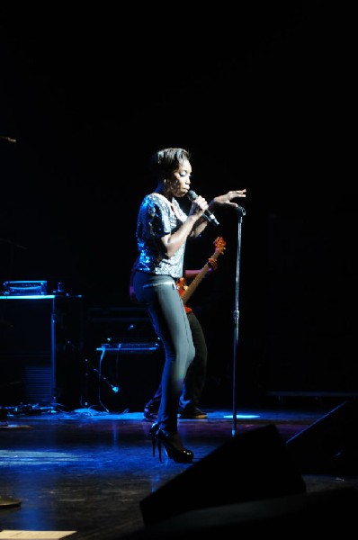 Estelle at the Bass Concert Hall