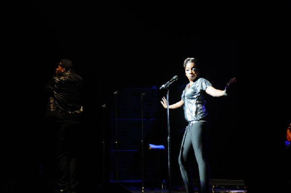 Estelle at the Bass Concert Hall