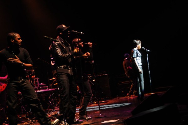 Estelle at the Bass Concert Hall