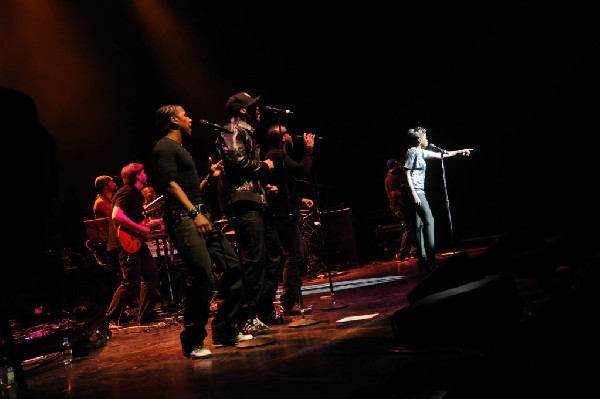 Estelle at the Bass Concert Hall