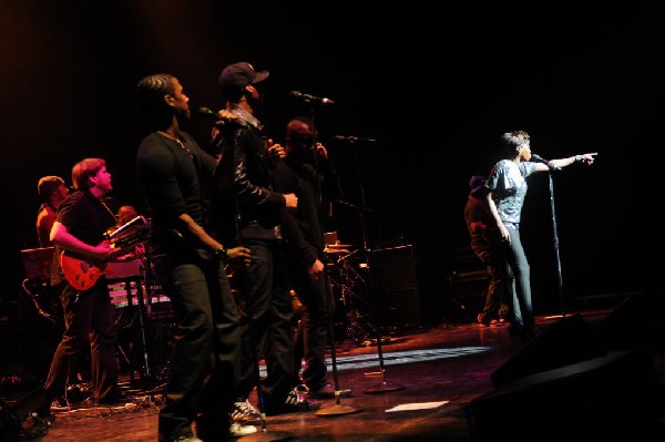 Estelle at the Bass Concert Hall