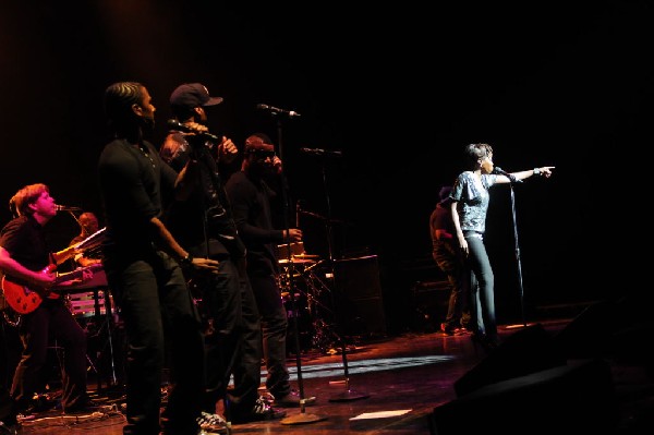 Estelle at the Bass Concert Hall