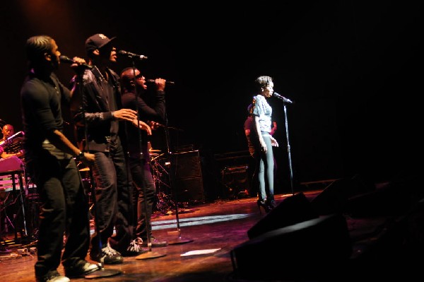 Estelle at the Bass Concert Hall