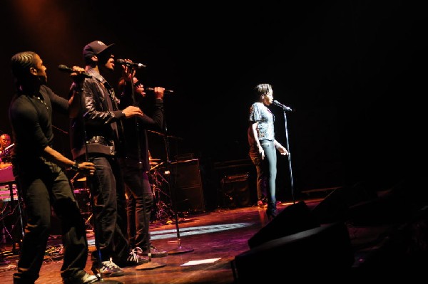 Estelle at the Bass Concert Hall