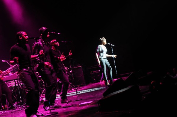 Estelle at the Bass Concert Hall