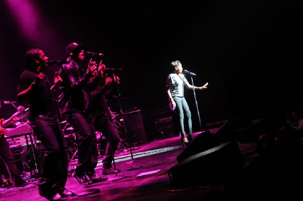 Estelle at the Bass Concert Hall