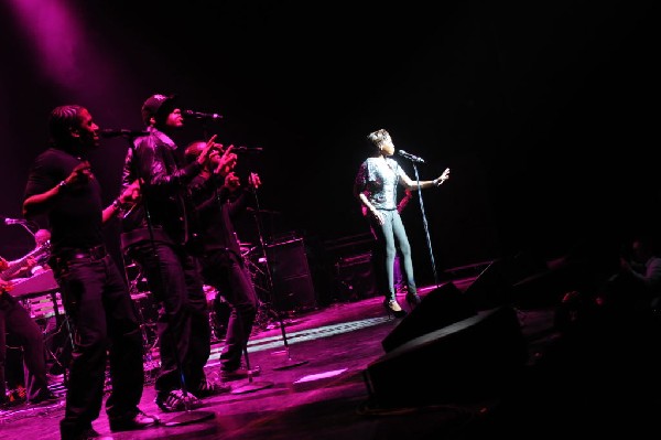 Estelle at the Bass Concert Hall