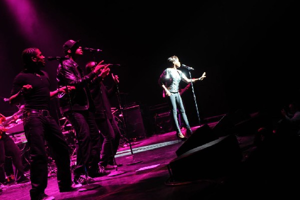 Estelle at the Bass Concert Hall