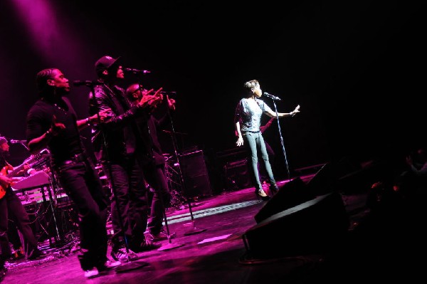 Estelle at the Bass Concert Hall