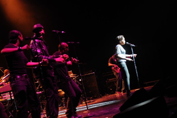 Estelle at the Bass Concert Hall