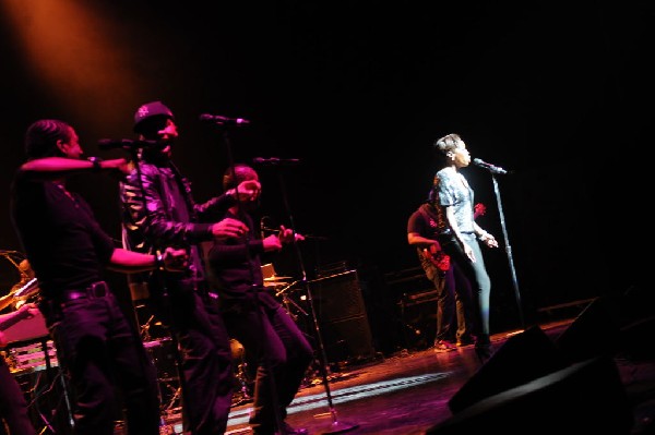 Estelle at the Bass Concert Hall