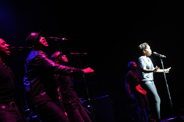 Estelle at the Bass Concert Hall