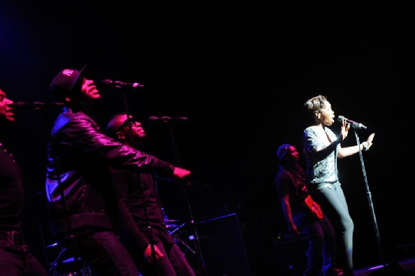 Estelle at the Bass Concert Hall