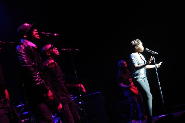 Estelle at the Bass Concert Hall