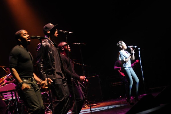 Estelle at the Bass Concert Hall