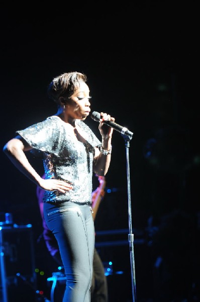 Estelle at the Bass Concert Hall