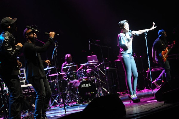 Estelle at the Bass Concert Hall