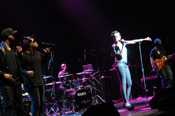 Estelle at the Bass Concert Hall