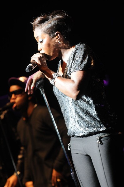 Estelle at the Bass Concert Hall