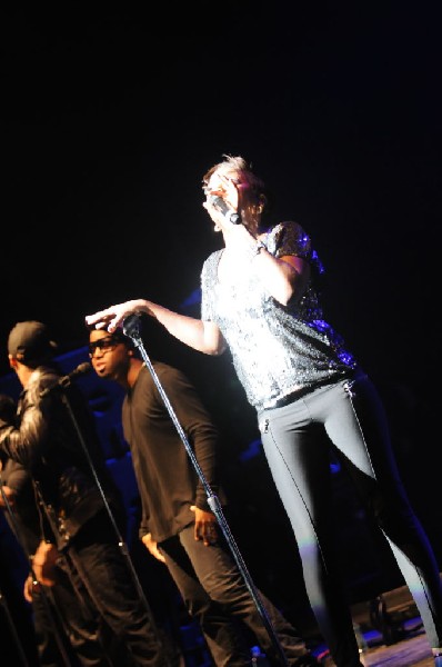 Estelle at the Bass Concert Hall