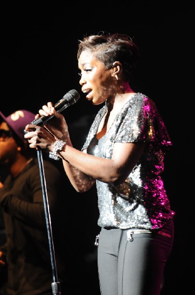 Estelle at the Bass Concert Hall