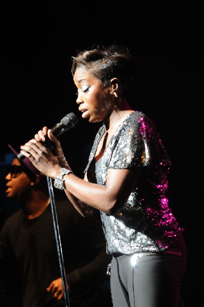 Estelle at the Bass Concert Hall