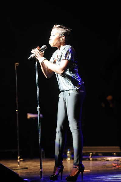 Estelle at the Bass Concert Hall