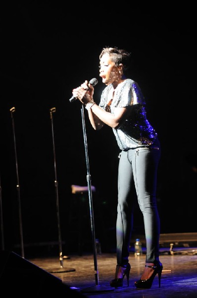 Estelle at the Bass Concert Hall