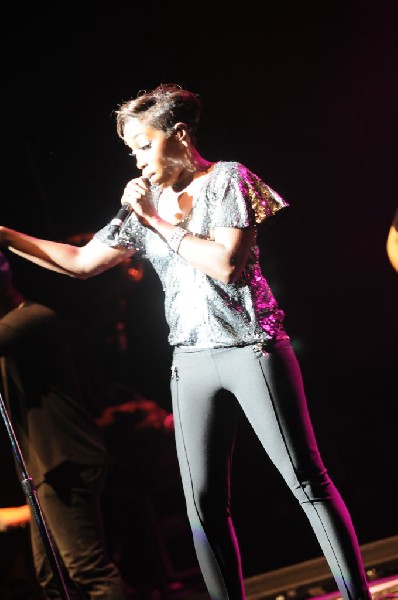 Estelle at the Bass Concert Hall