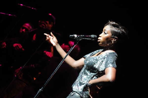 Estelle at the Bass Concert Hall