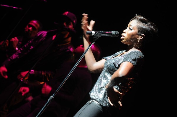 Estelle at the Bass Concert Hall