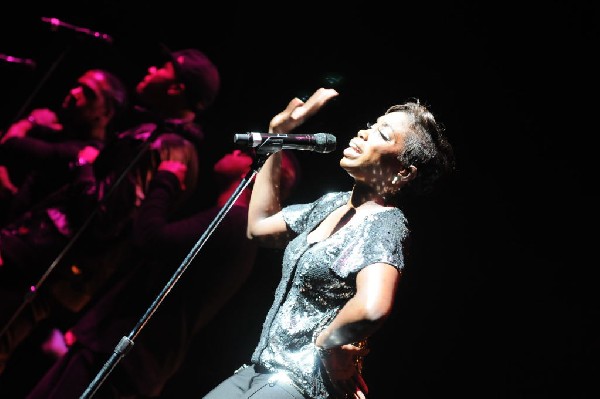 Estelle at the Bass Concert Hall