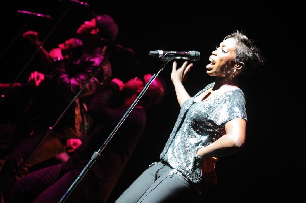 Estelle at the Bass Concert Hall