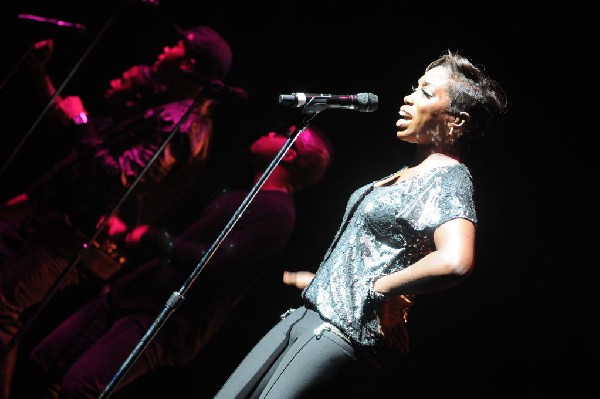 Estelle at the Bass Concert Hall