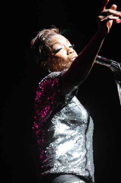 Estelle at the Bass Concert Hall