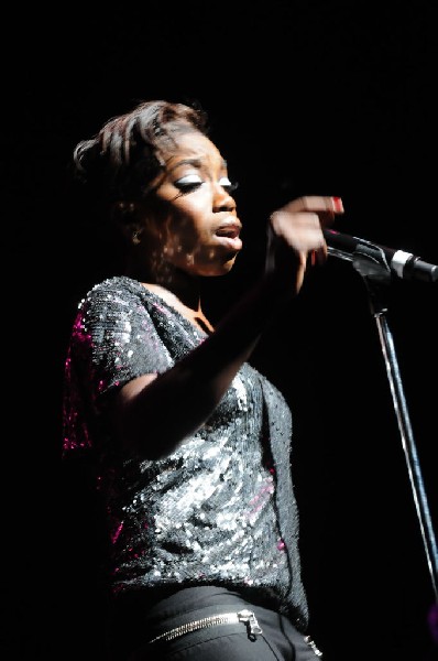 Estelle at the Bass Concert Hall