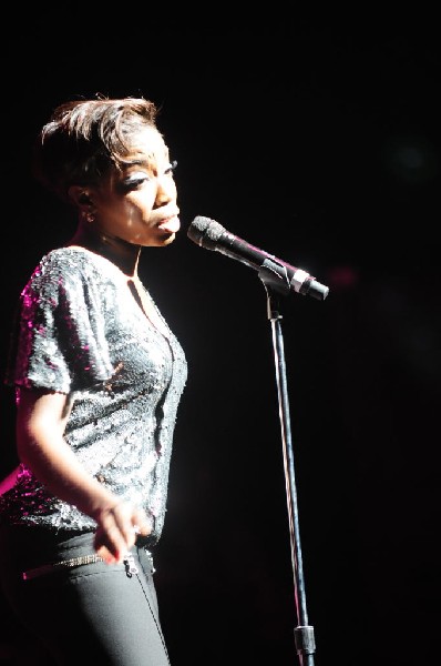 Estelle at the Bass Concert Hall