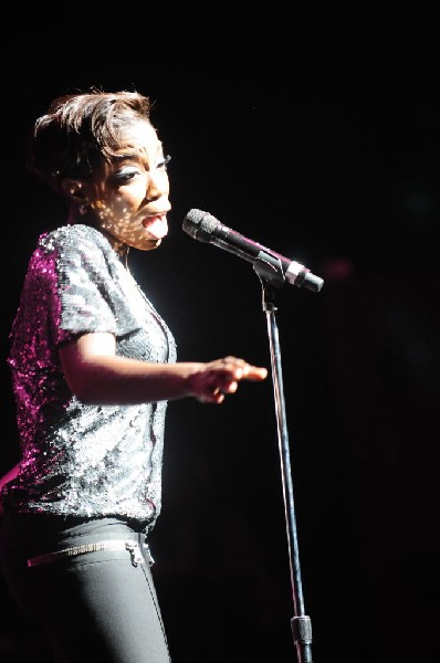 Estelle at the Bass Concert Hall