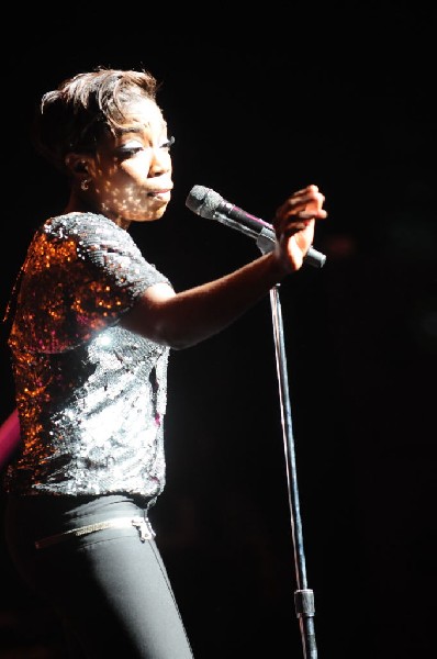 Estelle at the Bass Concert Hall