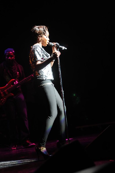 Estelle at the Bass Concert Hall