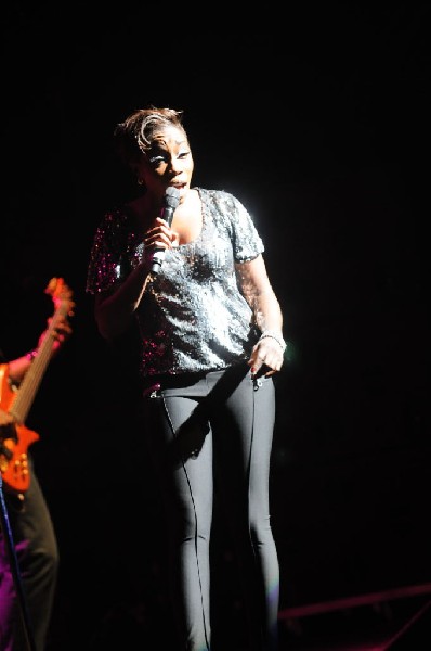 Estelle at the Bass Concert Hall