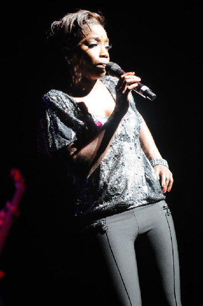 Estelle at the Bass Concert Hall